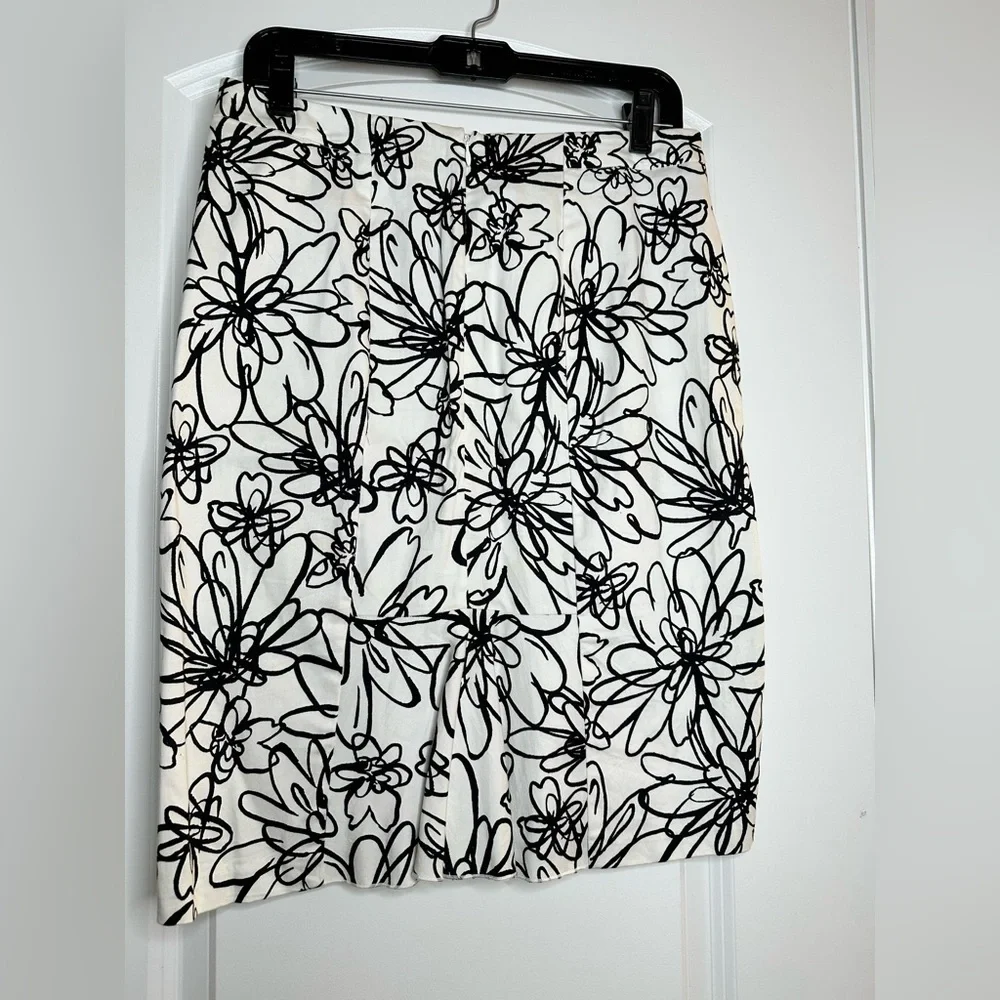 Cato Black White Floral A-Line Skirt Size 6 Feminine Retro Office Chic